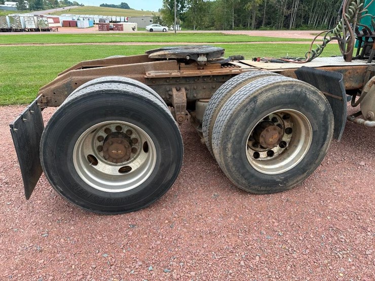 1996-peterbilt-378-image-10