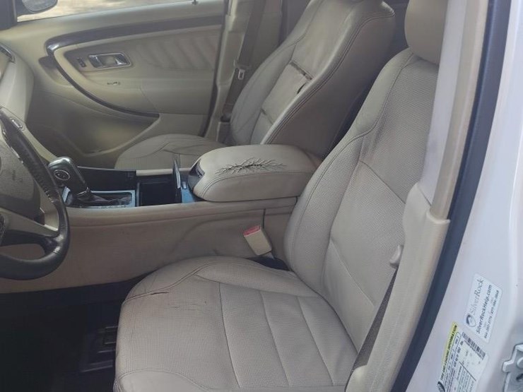 2015-ford-taurus-runs/moves-limited-image-7