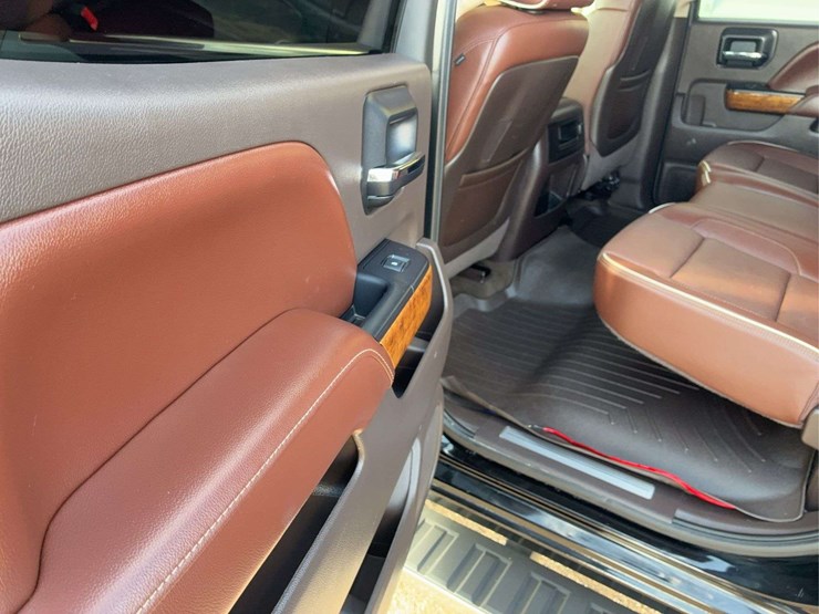 2015-chevrolet-silverado-1500-high-country-image-23