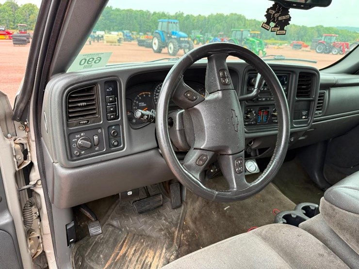 2005-chevrolet-2500hd-image-34