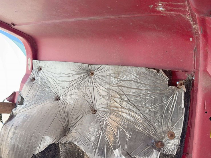 hood-off-of-1994-freightliner-truck-image-10