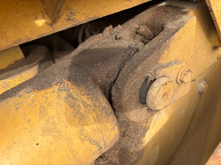 caterpillar-d5m-lgp-image-25