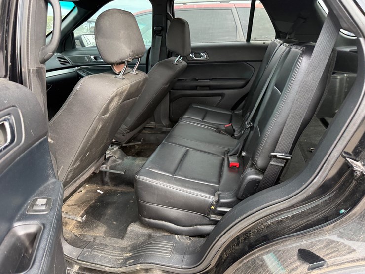 2016-ford-explorer-image-18