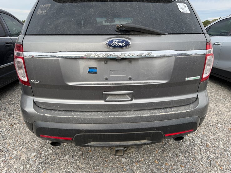2012-ford-explorer-xlt-image-8