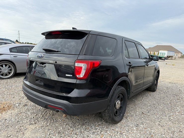 2016-ford-explorer-image-3