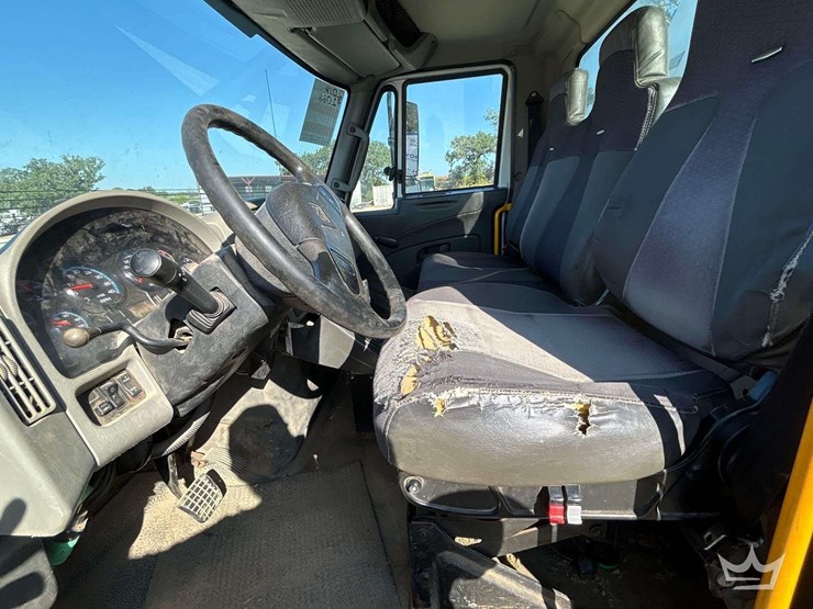 2014-international-durastar-4300-image-11