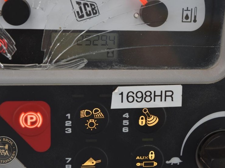 2016-jcb-300t-image-57