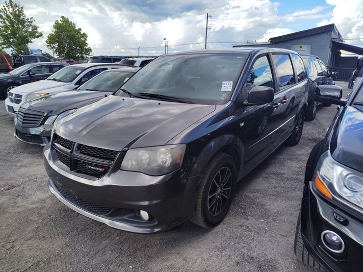 2014-dodge-grand-caravan-image-2