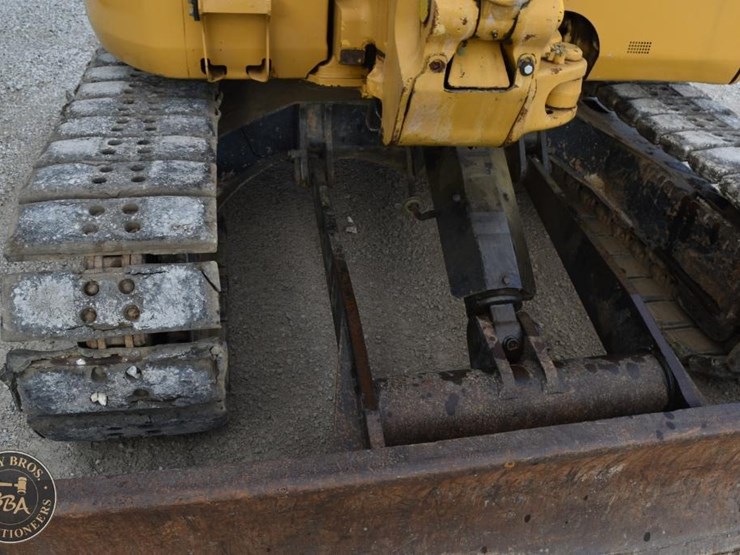2010-komatsu-pc88mr-8-image-31