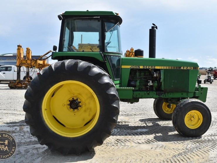 john-deere-4240-image-9