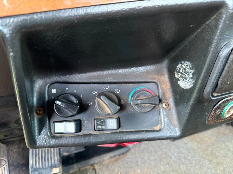 1996-peterbilt-378-image-61