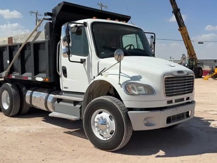 2012-freightliner-m2-106-image-1