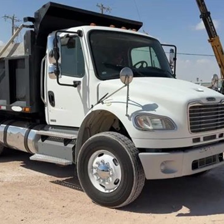 2012 FREIGHTLINER M2 106