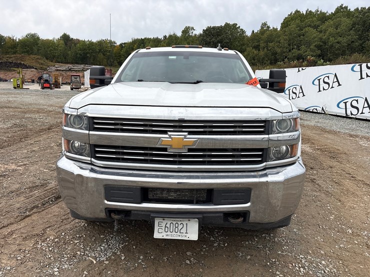 2016-chevrolet-3500-image-43