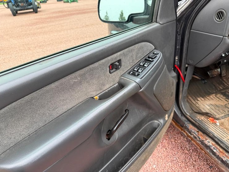 2003-chevrolet-2500hd-image-31