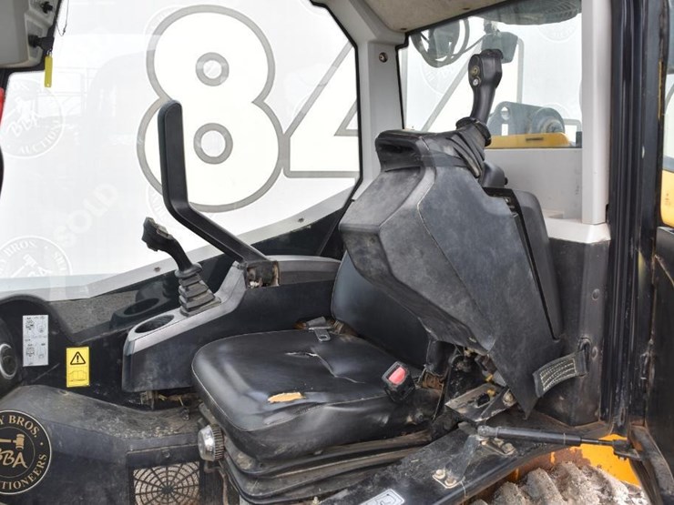 2016-jcb-300t-image-46
