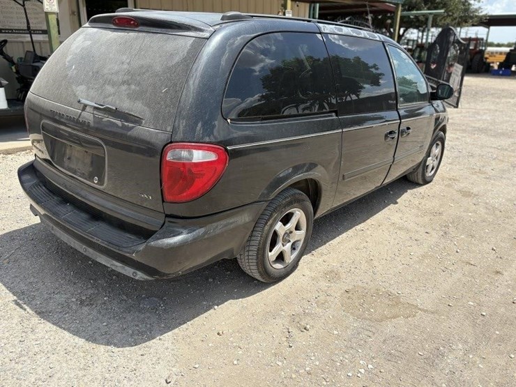2005-dodge-grand-caravan-sxt-image-3