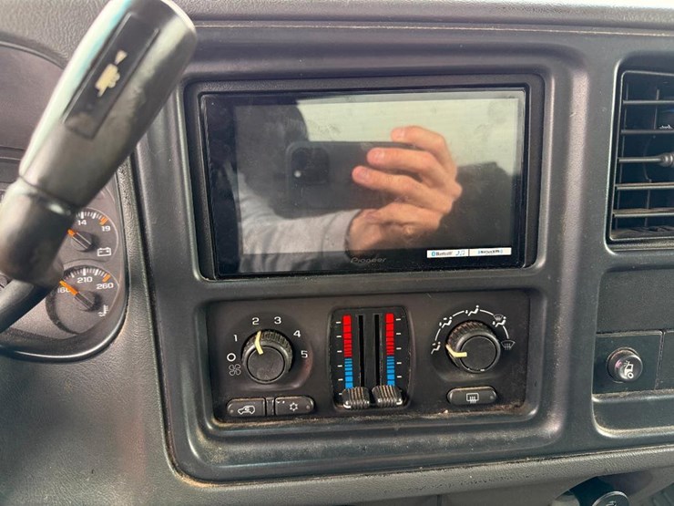 2003-chevrolet-2500hd-image-39