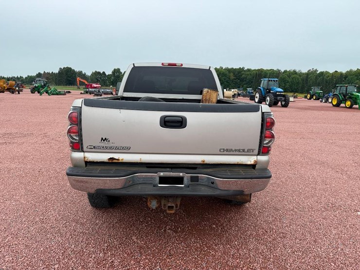 2005-chevrolet-2500hd-image-5