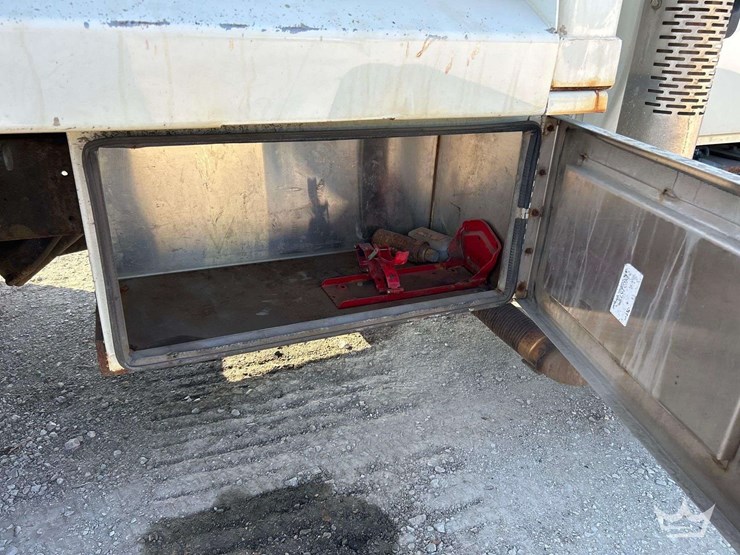 2014-international-durastar-4300-image-23