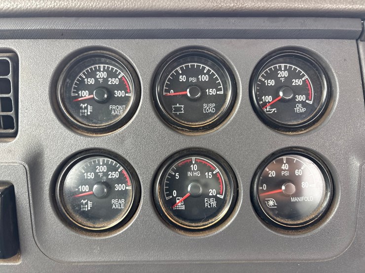 2015-peterbilt-567-image-62