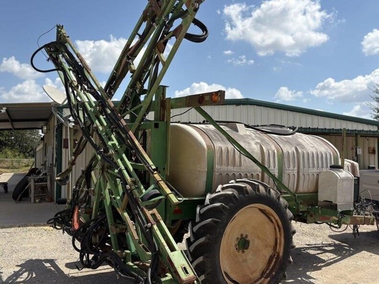 l2---great-plains-sprayer-1000-gallons-image-5