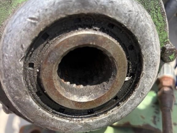 john-deere-300-image-13