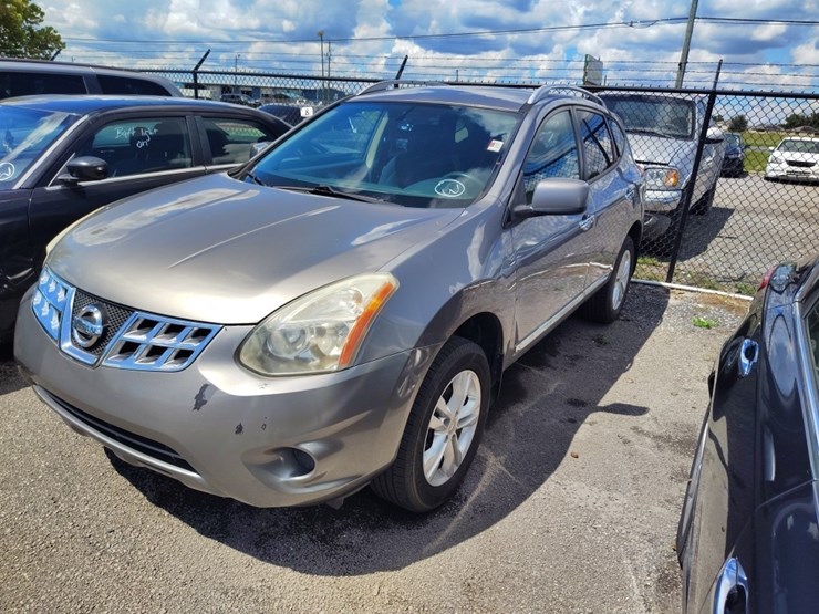 2012-nissan-rogue-s-image-2