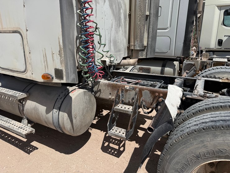 2007-freightliner-columbia-120-image-8