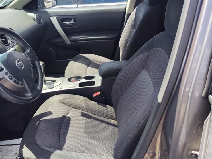 2012-nissan-rogue-s-image-6