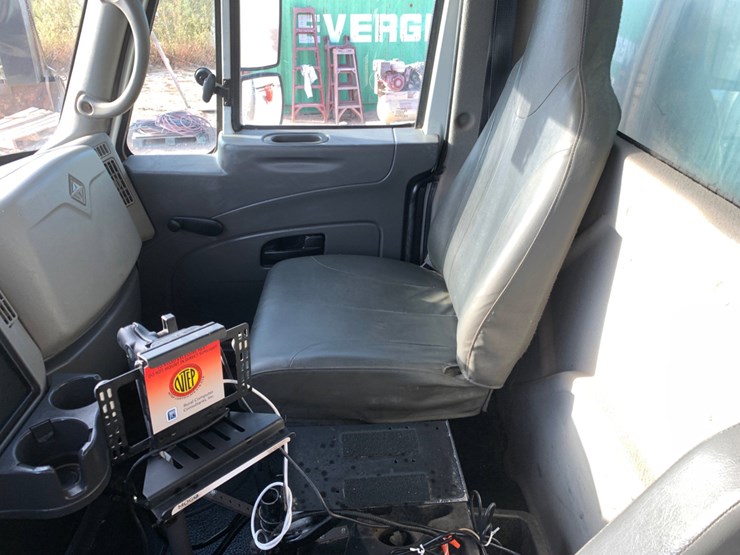 2009-international-durastar-4300-image-18