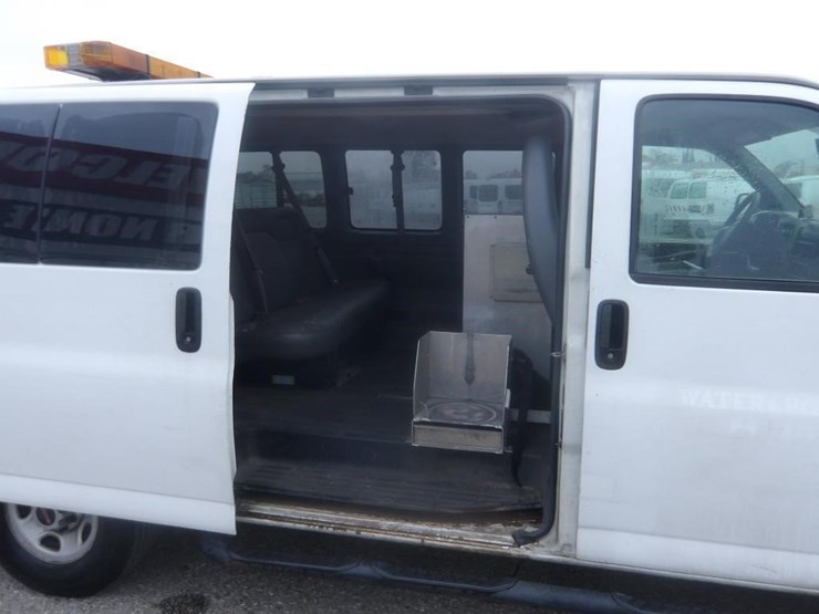 2011-gmc-3500-image-12