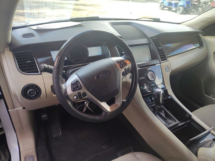 2015-ford-taurus-runs/moves-limited-image-8