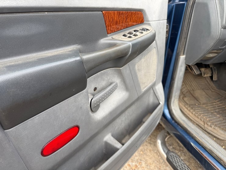 2006-dodge-3500-image-38