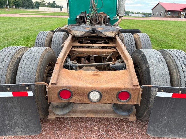 1996-peterbilt-378-image-35