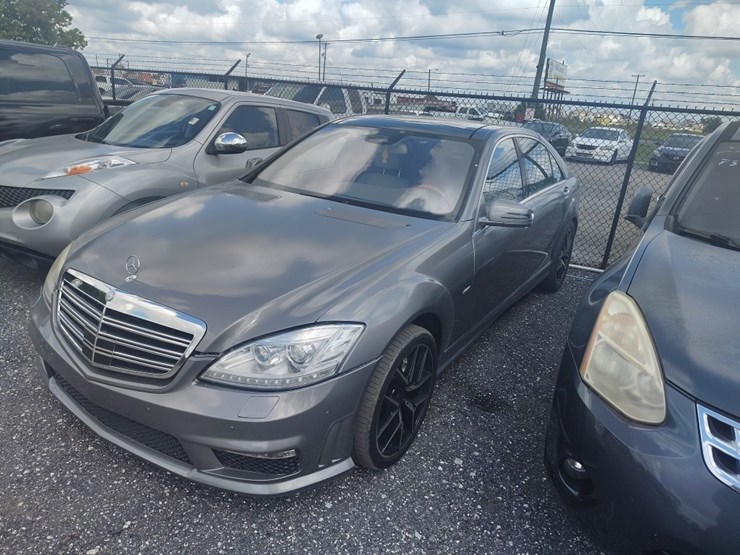 2012-mercedes--s-class-runs/moves-s-550-image-2