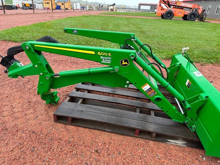 2022-john-deere-400e-image-15