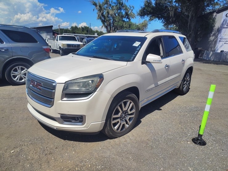 2014-gmc-acadia-image-2