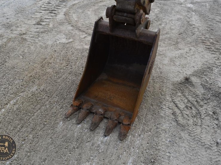 2010-komatsu-pc88mr-8-image-17