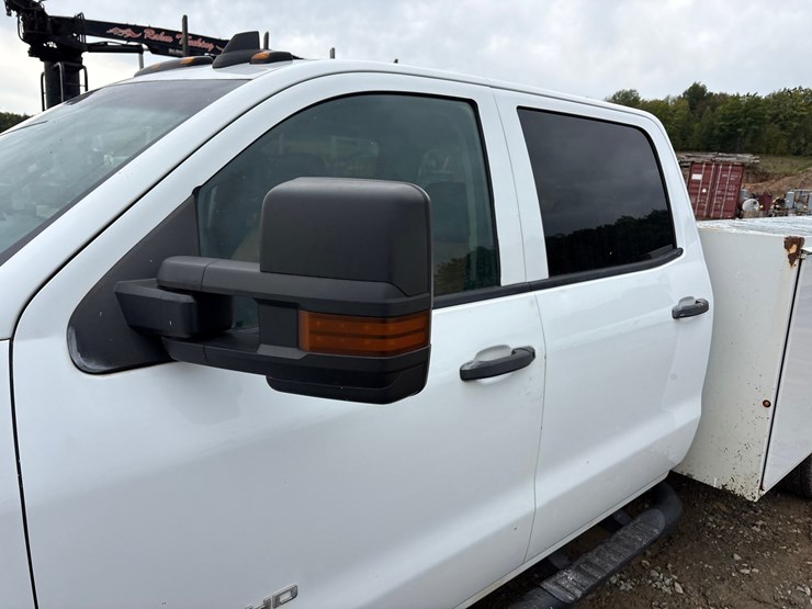 2016-chevrolet-3500-image-46
