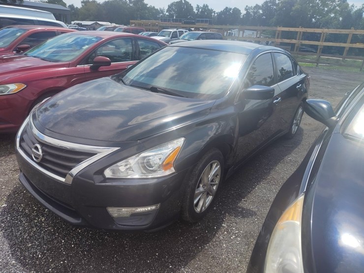 2013-nissan-altima-runs/moves-2.5-image-2