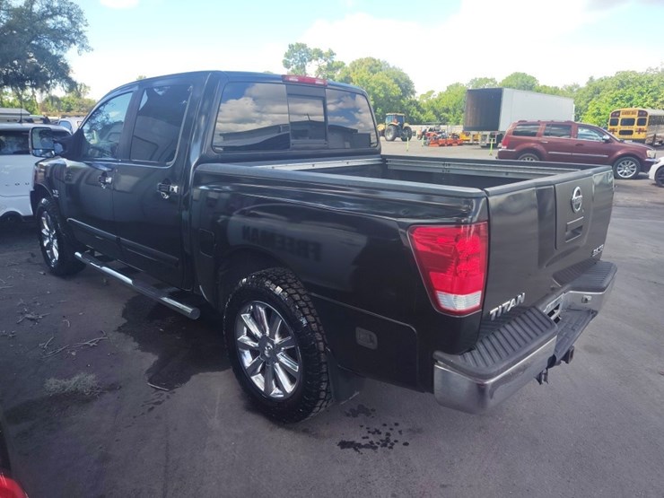 2004-nissan-titan-image-3
