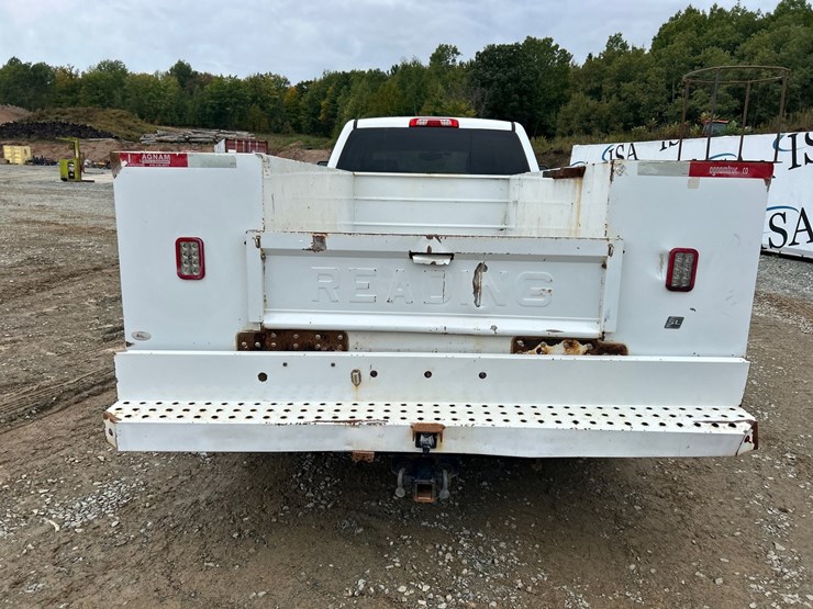 2016-chevrolet-3500-image-39