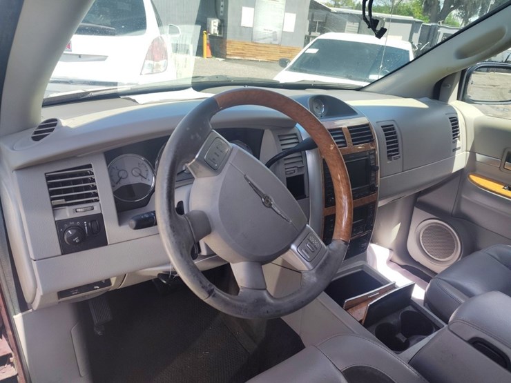 2007-chrysler-aspen-image-7