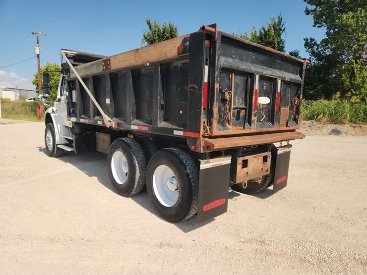2012-freightliner-m2-106-image-6