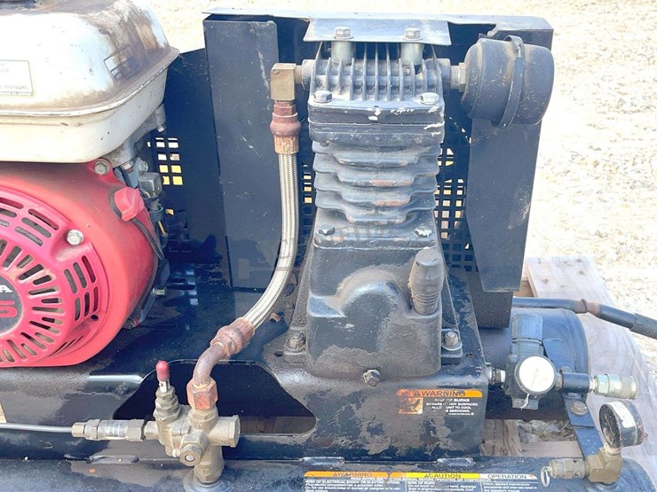 mi-t-m-portable-air-compressor-w/-air-tank-image-7