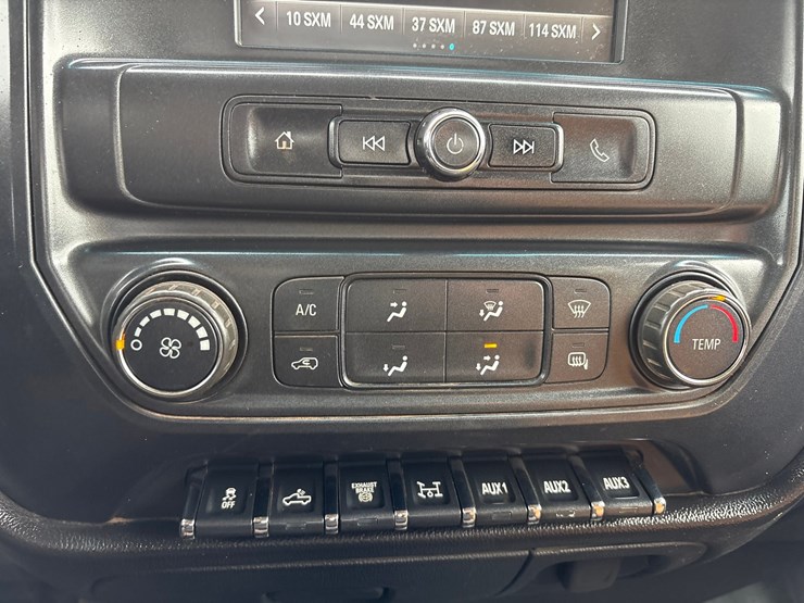 2016-chevrolet-3500-image-21
