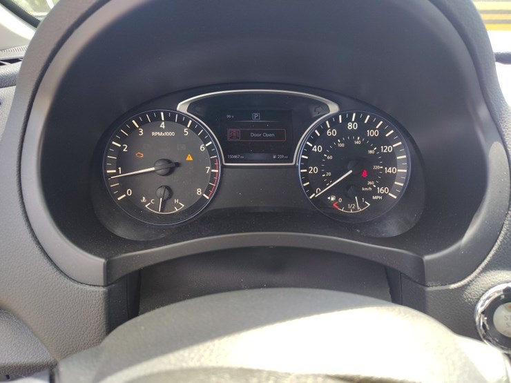 2016-nissan-altima-2.5-runs/moves-image-9