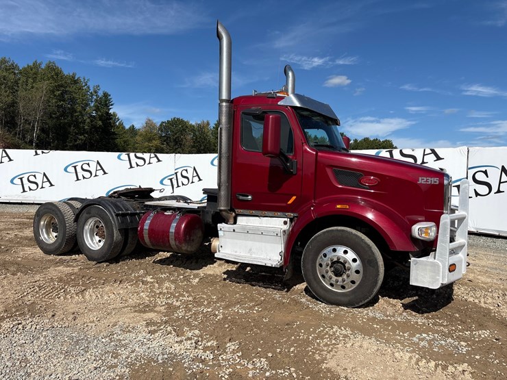 2015-peterbilt-567-image-7