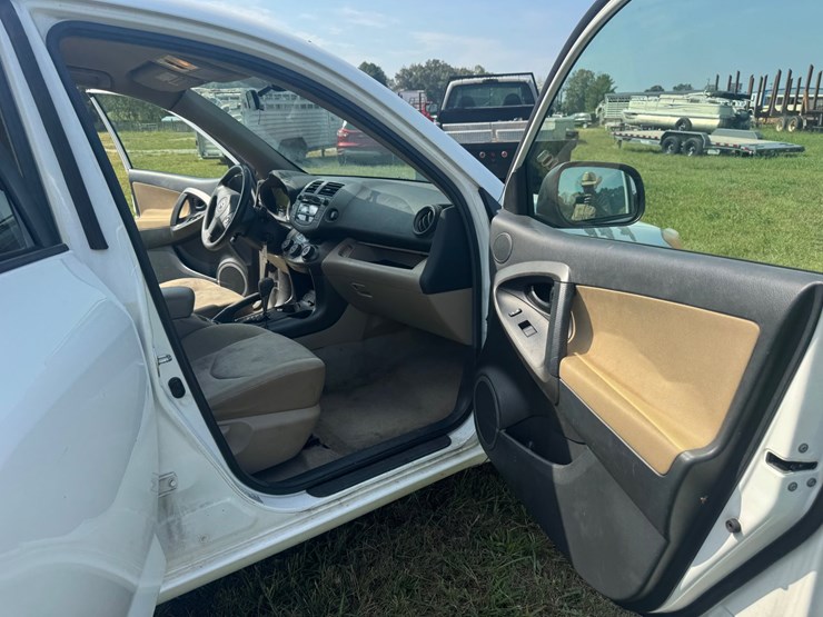 2009-toyota-rav4-image-12